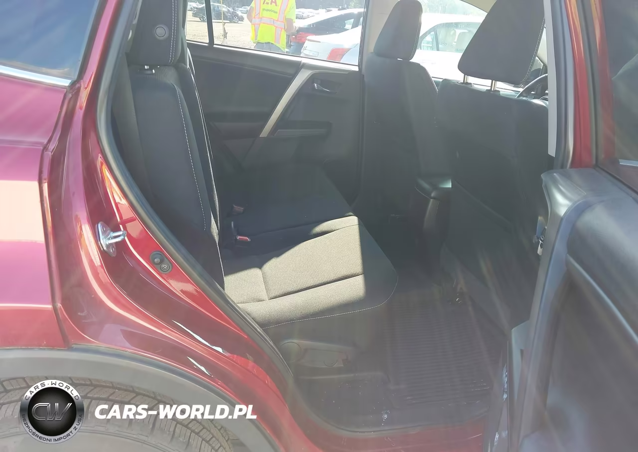 2018 Toyota Rav4 Xle VIN:2T3RFREV6JW825777 - 8