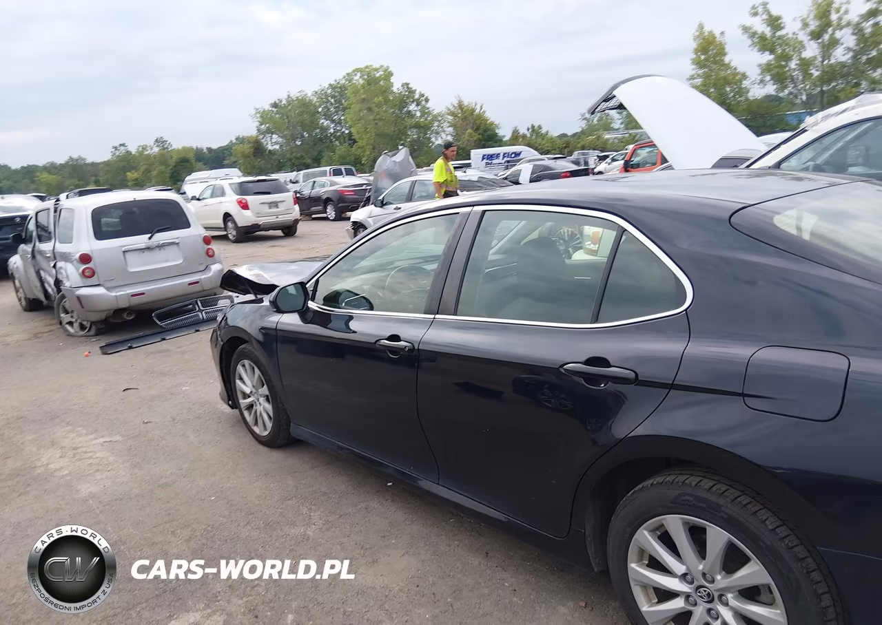2018 Toyota Camry Le VIN:JTNB11HK8J3002947 - 14