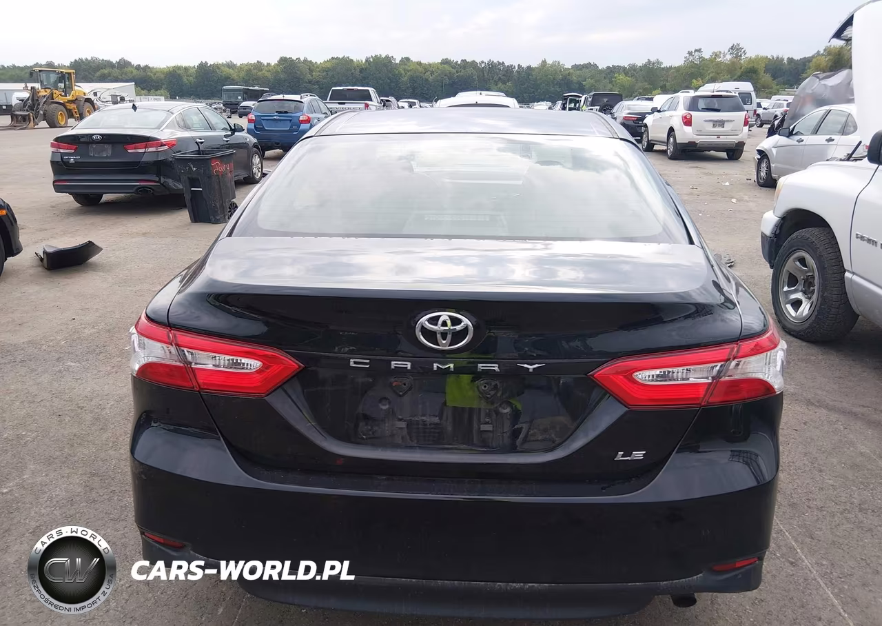 2018 Toyota Camry Le VIN:JTNB11HK8J3002947 - 16