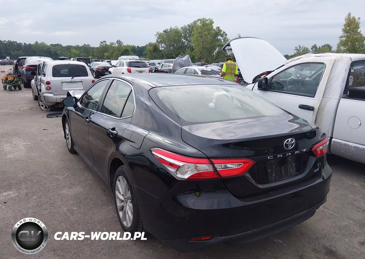 2018 Toyota Camry Le VIN:JTNB11HK8J3002947 - 3