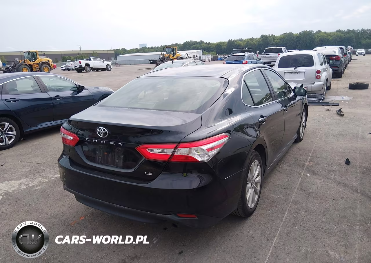 2018 Toyota Camry Le VIN:JTNB11HK8J3002947 - 4