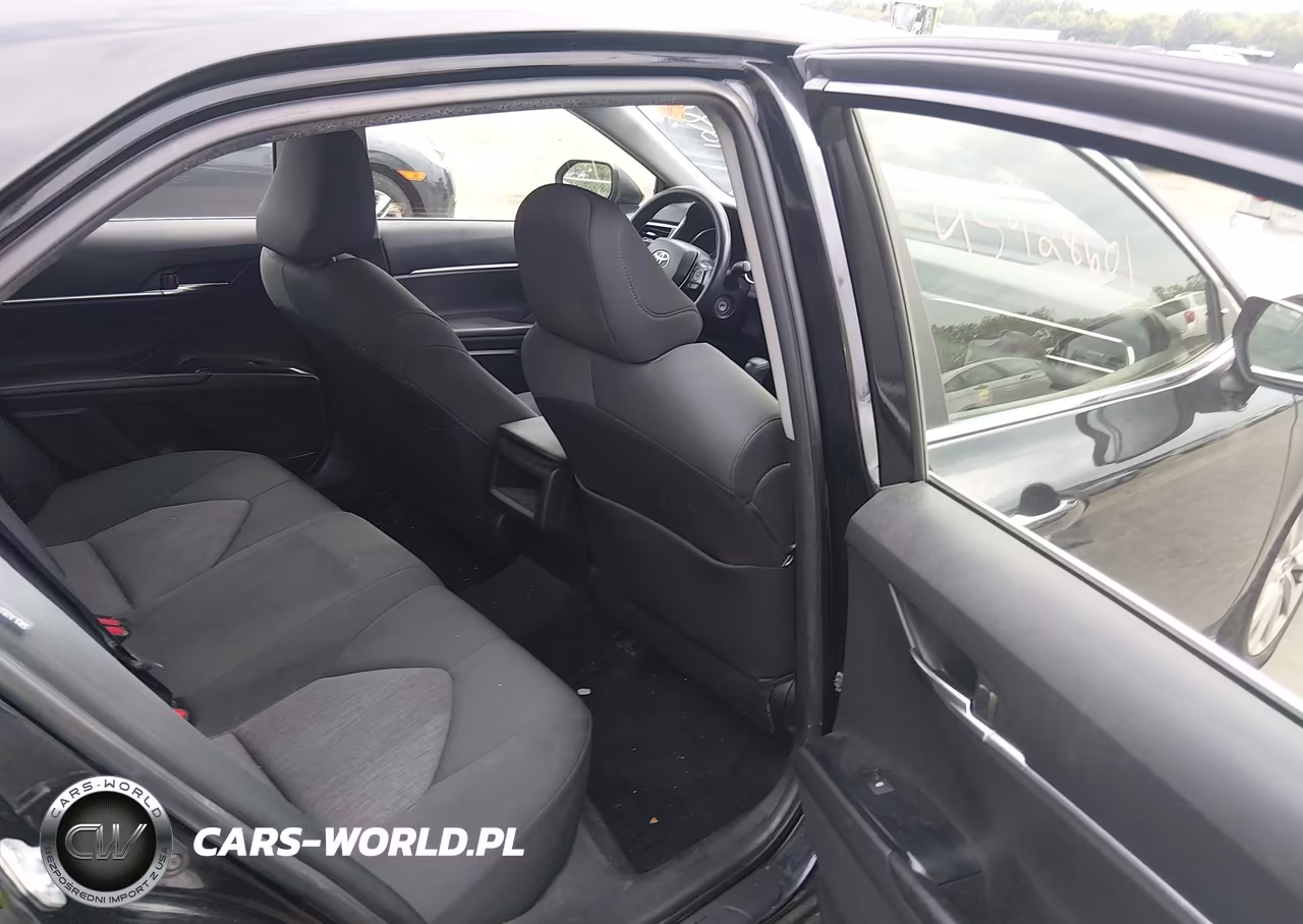 2018 Toyota Camry Le VIN:JTNB11HK8J3002947 - 8