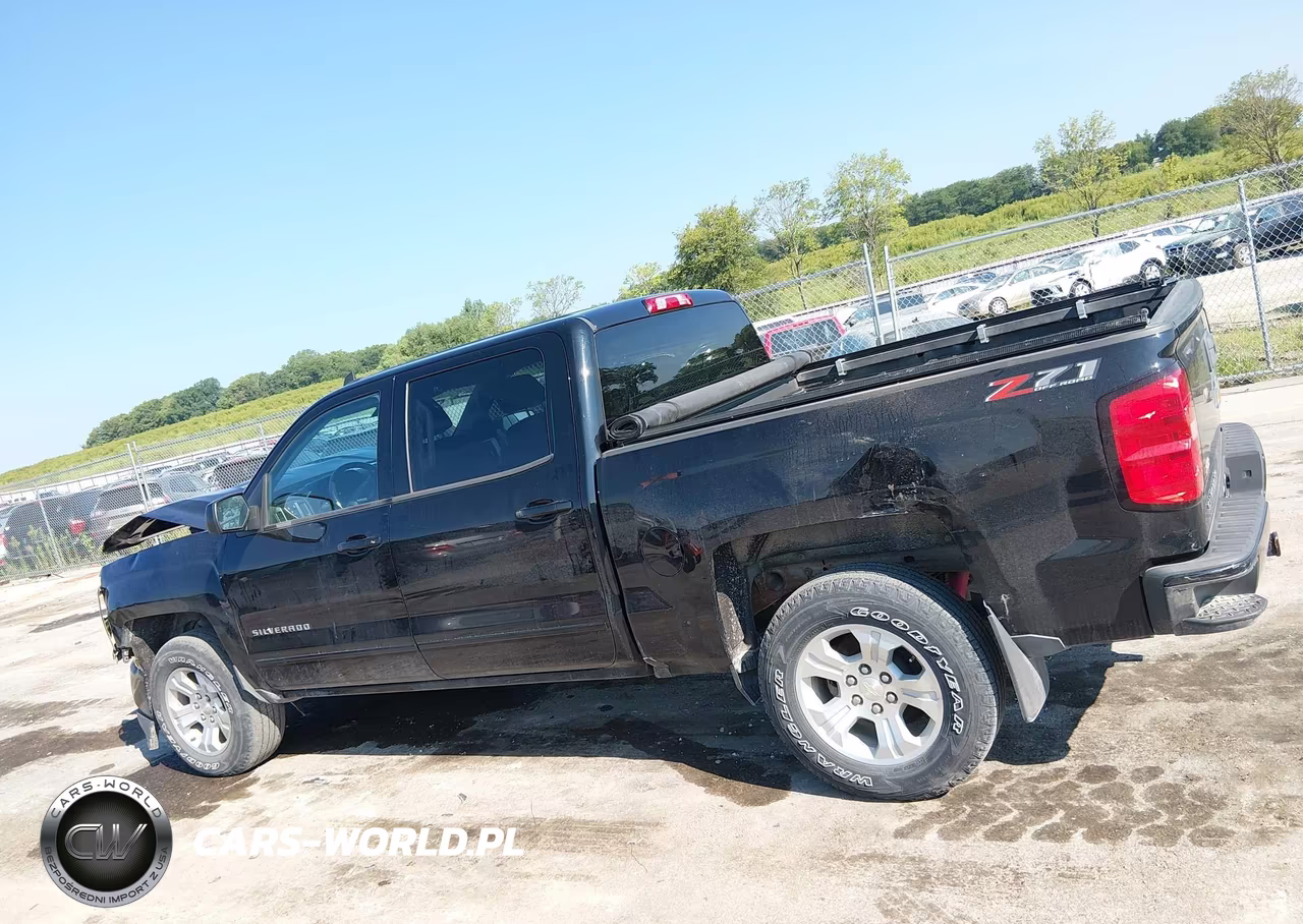 2018 Chevrolet Silverado 1500 2Lt VIN:3GCUKREC8JG334843 - 14