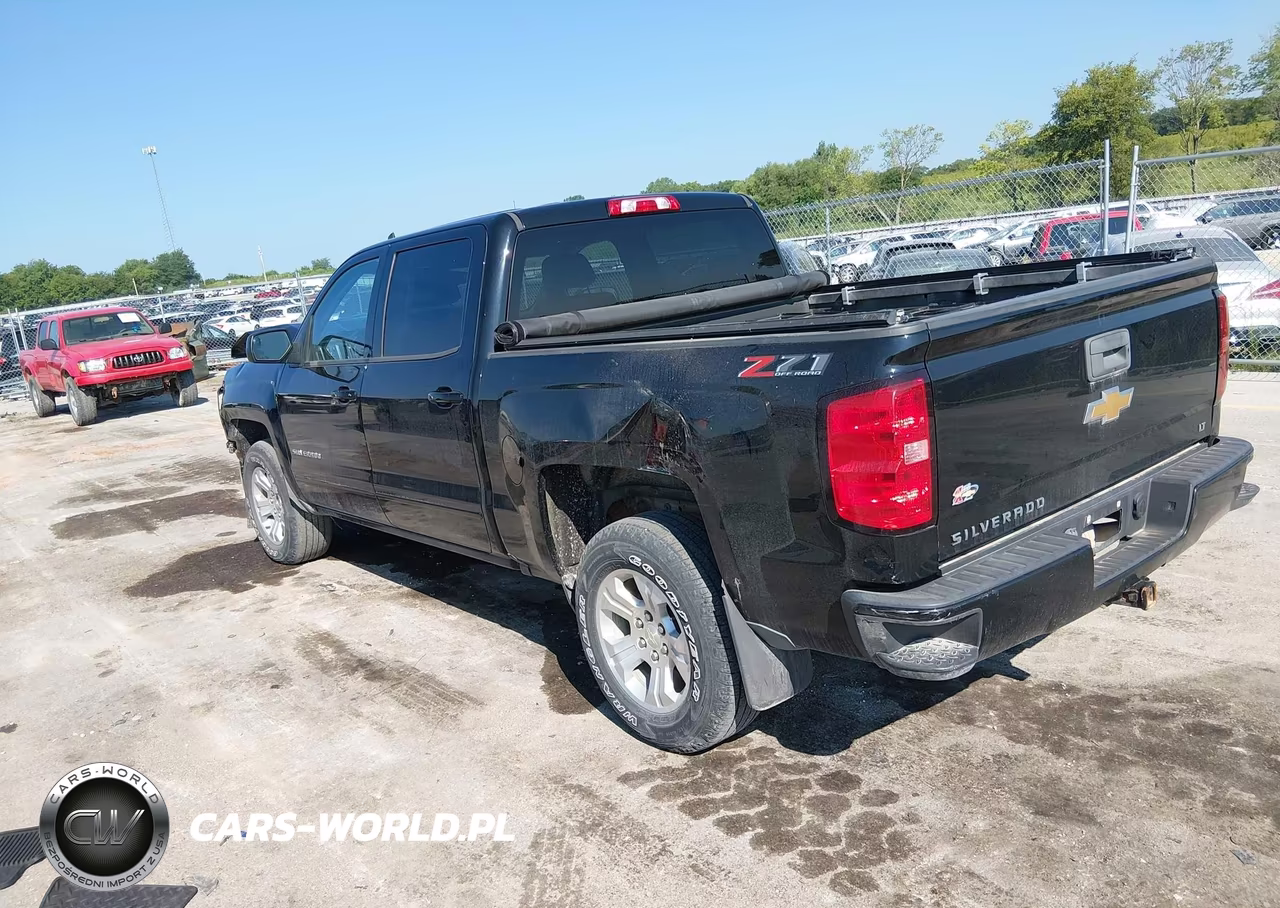 2018 Chevrolet Silverado 1500 2Lt VIN:3GCUKREC8JG334843 - 3