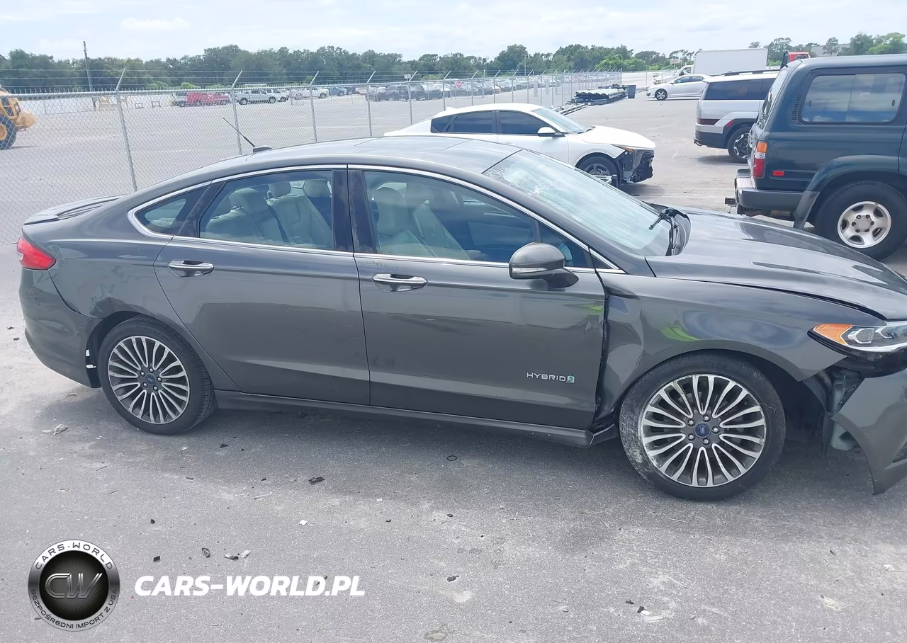 2018 Ford Fusion Hybrid Titanium VIN:3FA6P0RU8JR127811 - 13