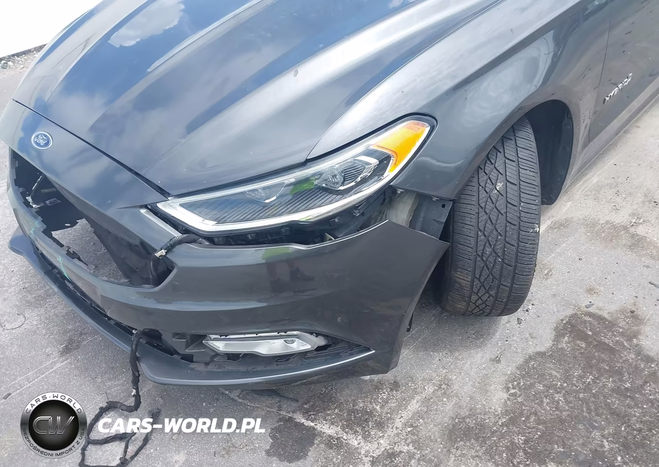 2018 Ford Fusion Hybrid Titanium VIN:3FA6P0RU8JR127811 - 18
