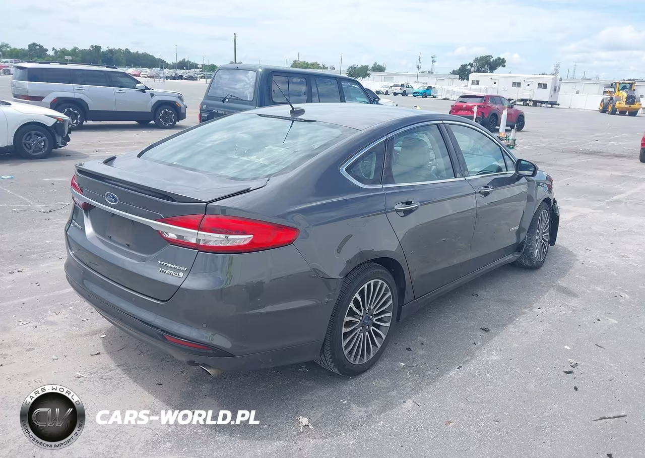 2018 Ford Fusion Hybrid Titanium VIN:3FA6P0RU8JR127811 - 4