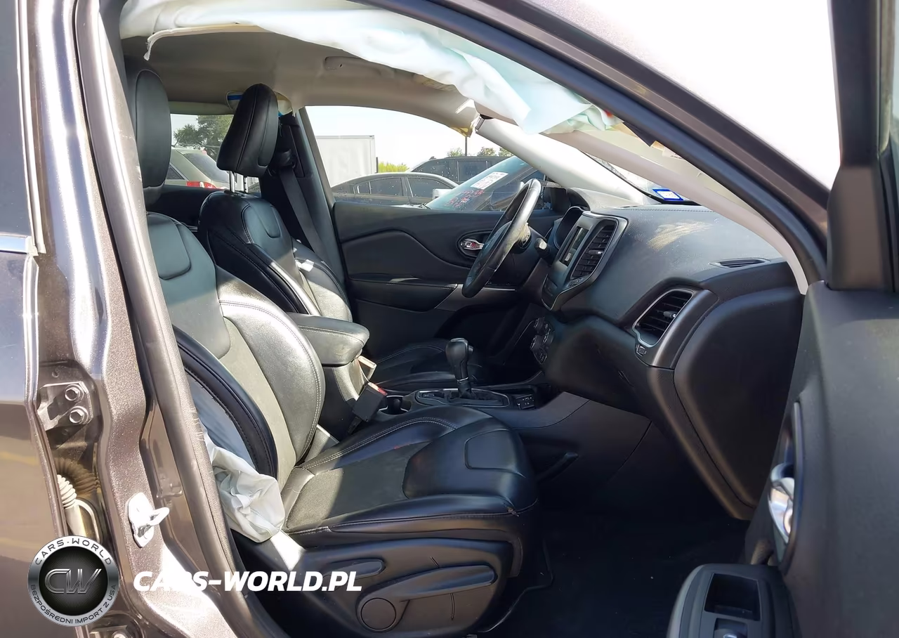 2019 Jeep Cherokee Latitude Plus Fwd VIN:1C4PJLLB0KD176150 - 5
