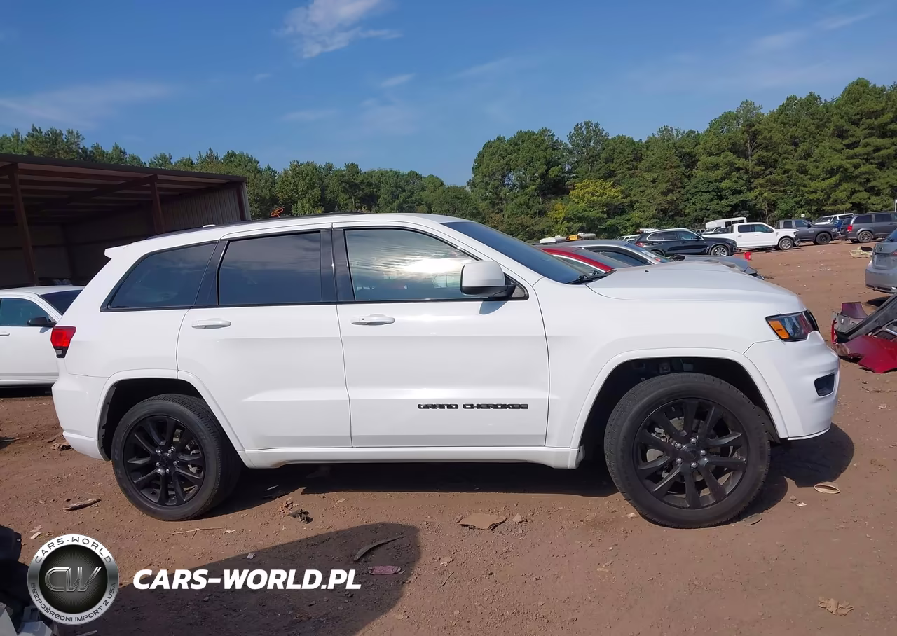 2020 Jeep Grand Cherokee Altitude 4X4 VIN:1C4RJFAG3LC272953 - 14