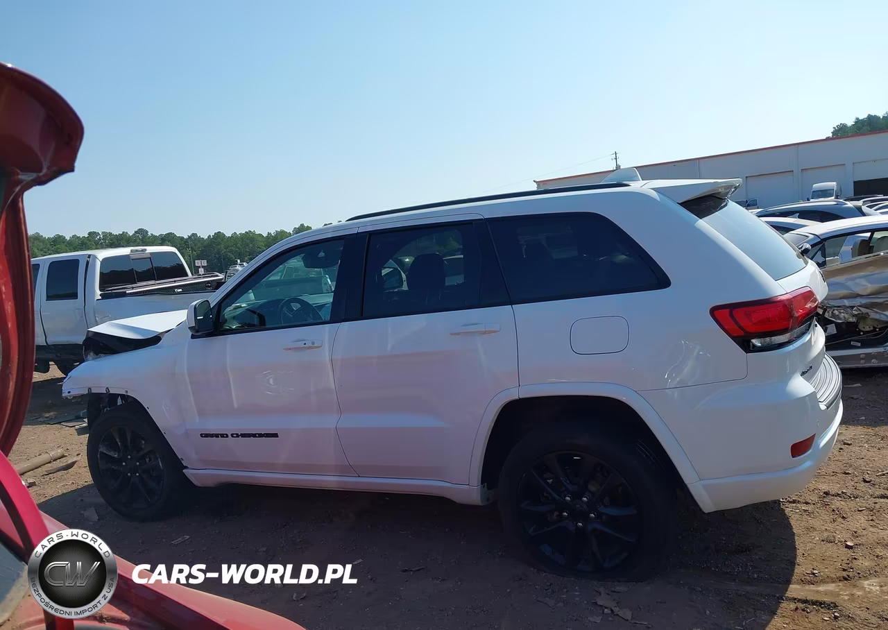 2020 Jeep Grand Cherokee Altitude 4X4 VIN:1C4RJFAG3LC272953 - 15