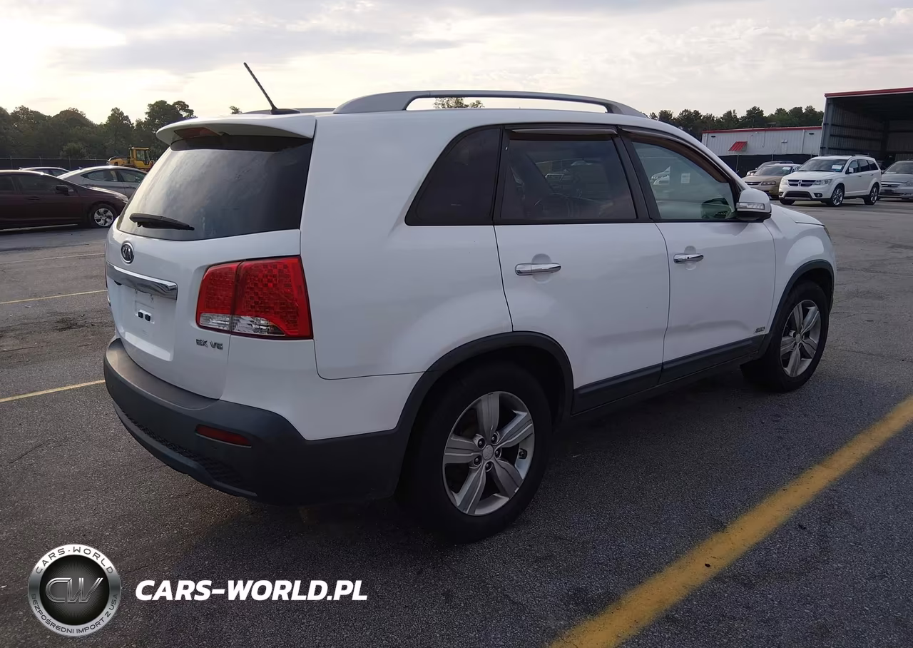 2013 Kia Sorento Ex V6 VIN:5XYKUDA28DG370794 - 4