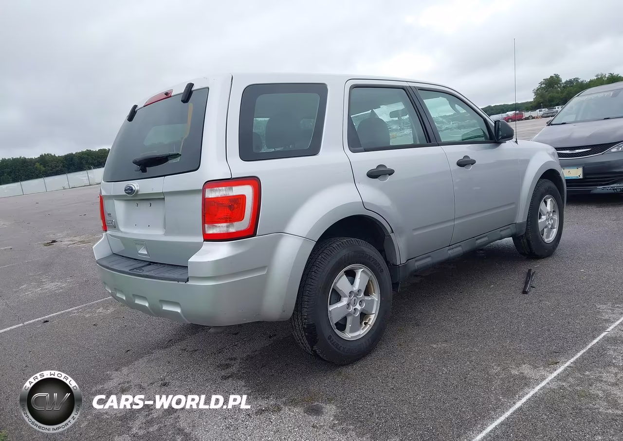2010 Ford Escape Xls VIN:1FMCU9C72AKD33557 - 4