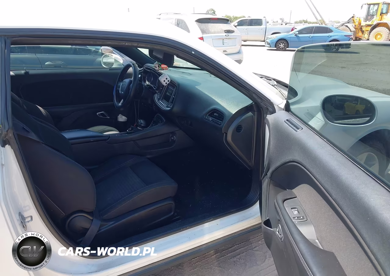2019 Dodge Challenger Sxt VIN:2C3CDZAG2KH686269 - 5