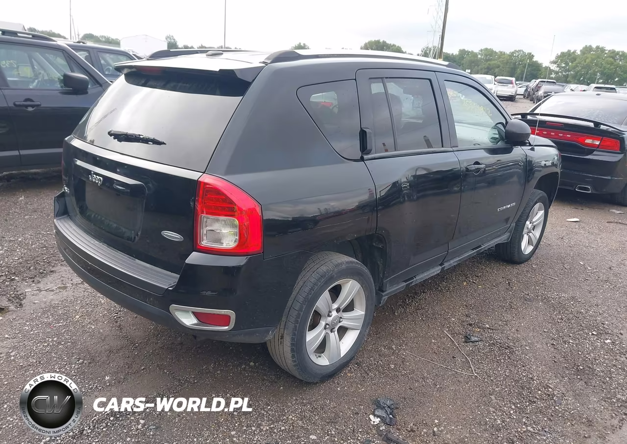 2013 Jeep Compass Latitude VIN:1C4NJDEB1DD101454 - 4