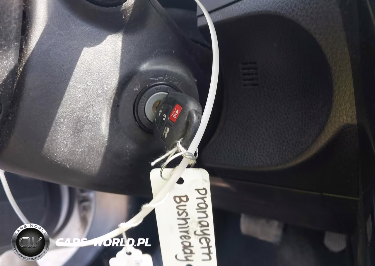 2018 Toyota Corolla Le VIN:2T1BURHEXJC987117 - 11
