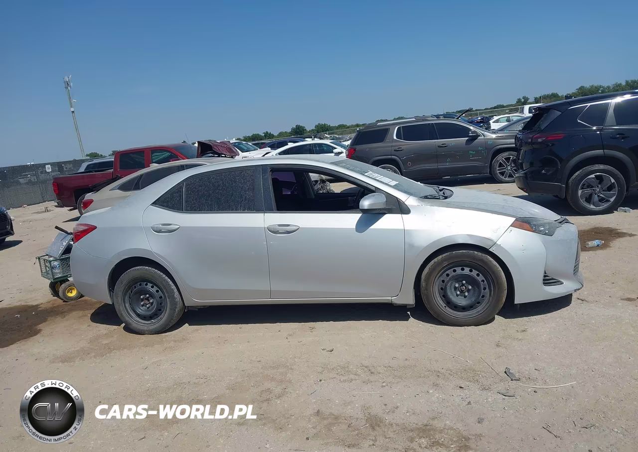 2018 Toyota Corolla Le VIN:2T1BURHEXJC987117 - 13