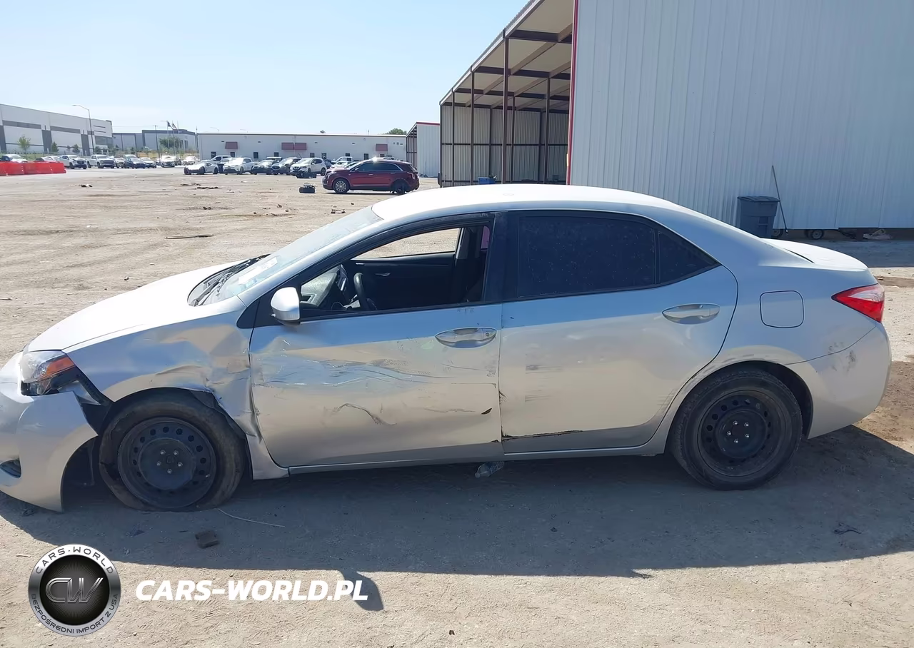 2018 Toyota Corolla Le VIN:2T1BURHEXJC987117 - 14