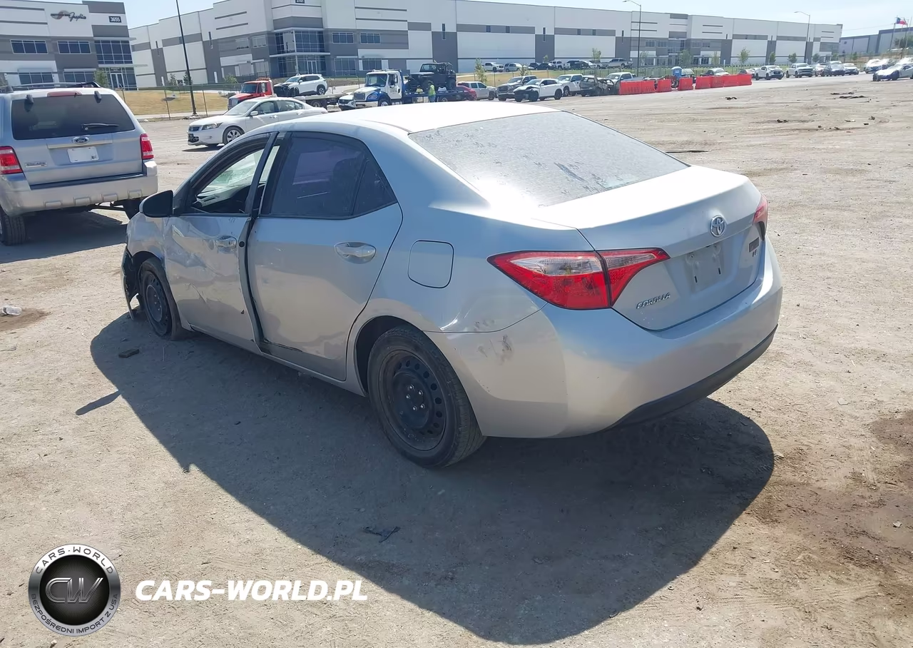 2018 Toyota Corolla Le VIN:2T1BURHEXJC987117 - 3