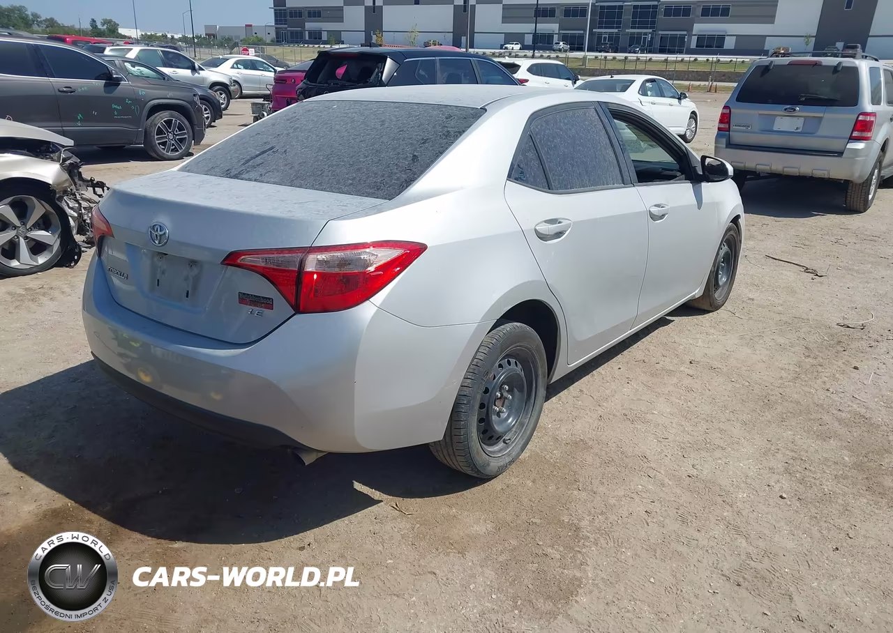 2018 Toyota Corolla Le VIN:2T1BURHEXJC987117 - 4
