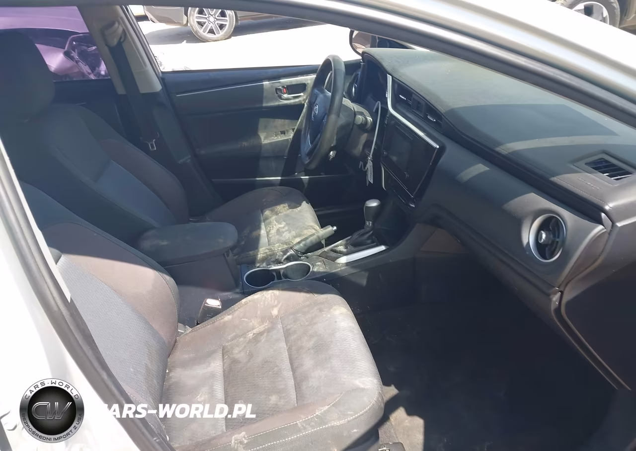 2018 Toyota Corolla Le VIN:2T1BURHEXJC987117 - 5