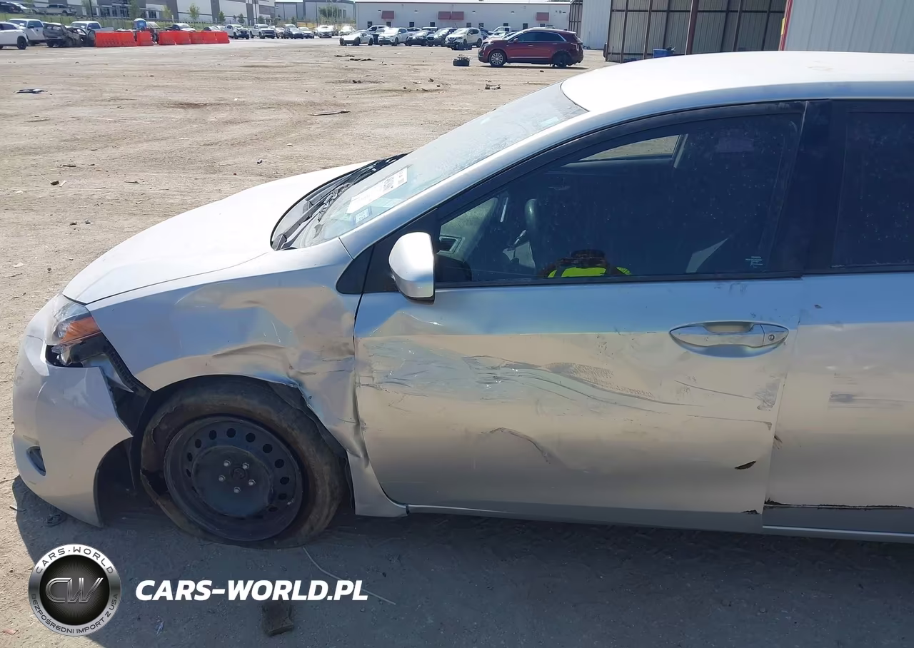 2018 Toyota Corolla Le VIN:2T1BURHEXJC987117 - 6
