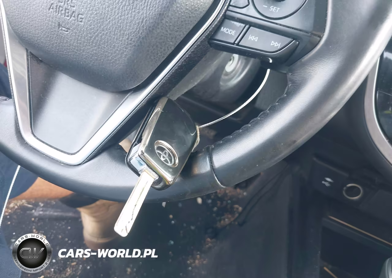 2018 Toyota Camry L VIN:4T1B11HK3JU620137 - 11