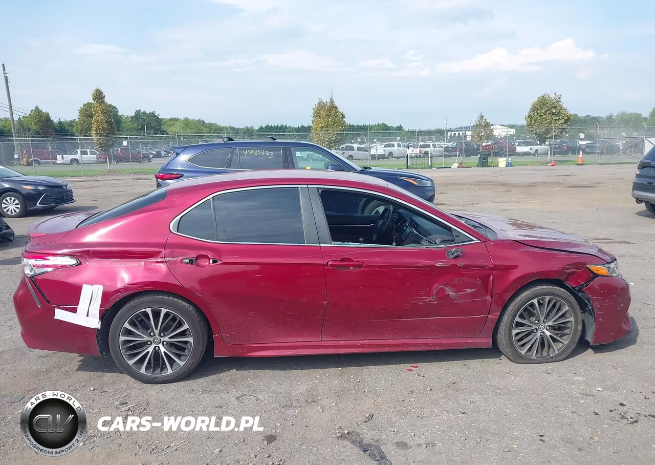 2018 Toyota Camry L VIN:4T1B11HK3JU620137 - 13