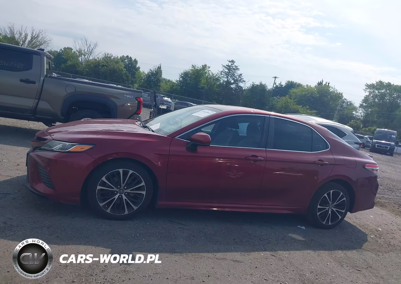 2018 Toyota Camry L VIN:4T1B11HK3JU620137 - 14