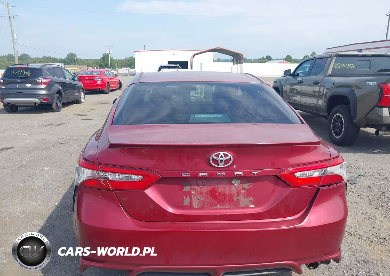 2018 Toyota Camry L VIN:4T1B11HK3JU620137 - 16