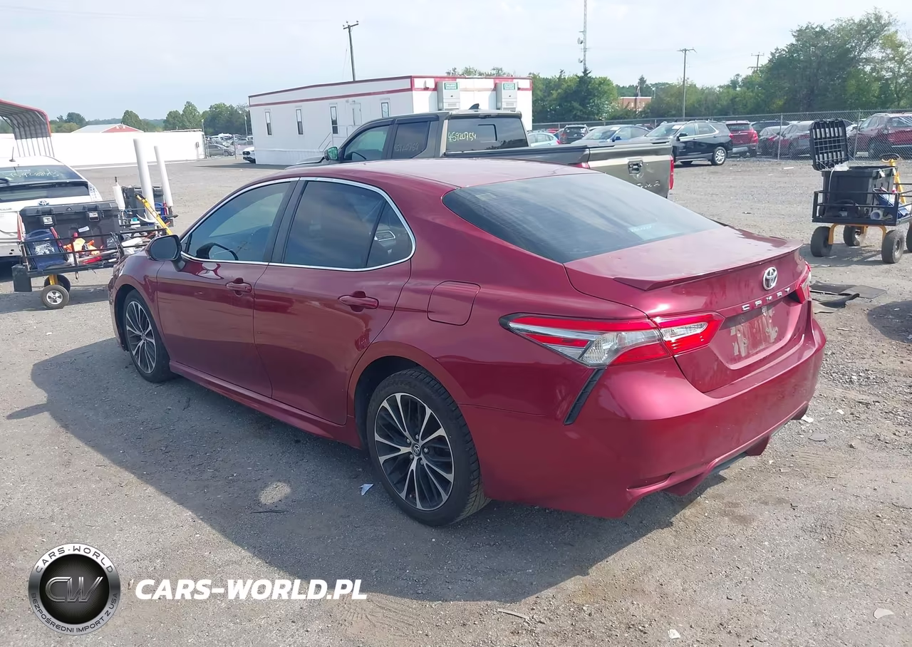2018 Toyota Camry L VIN:4T1B11HK3JU620137 - 3