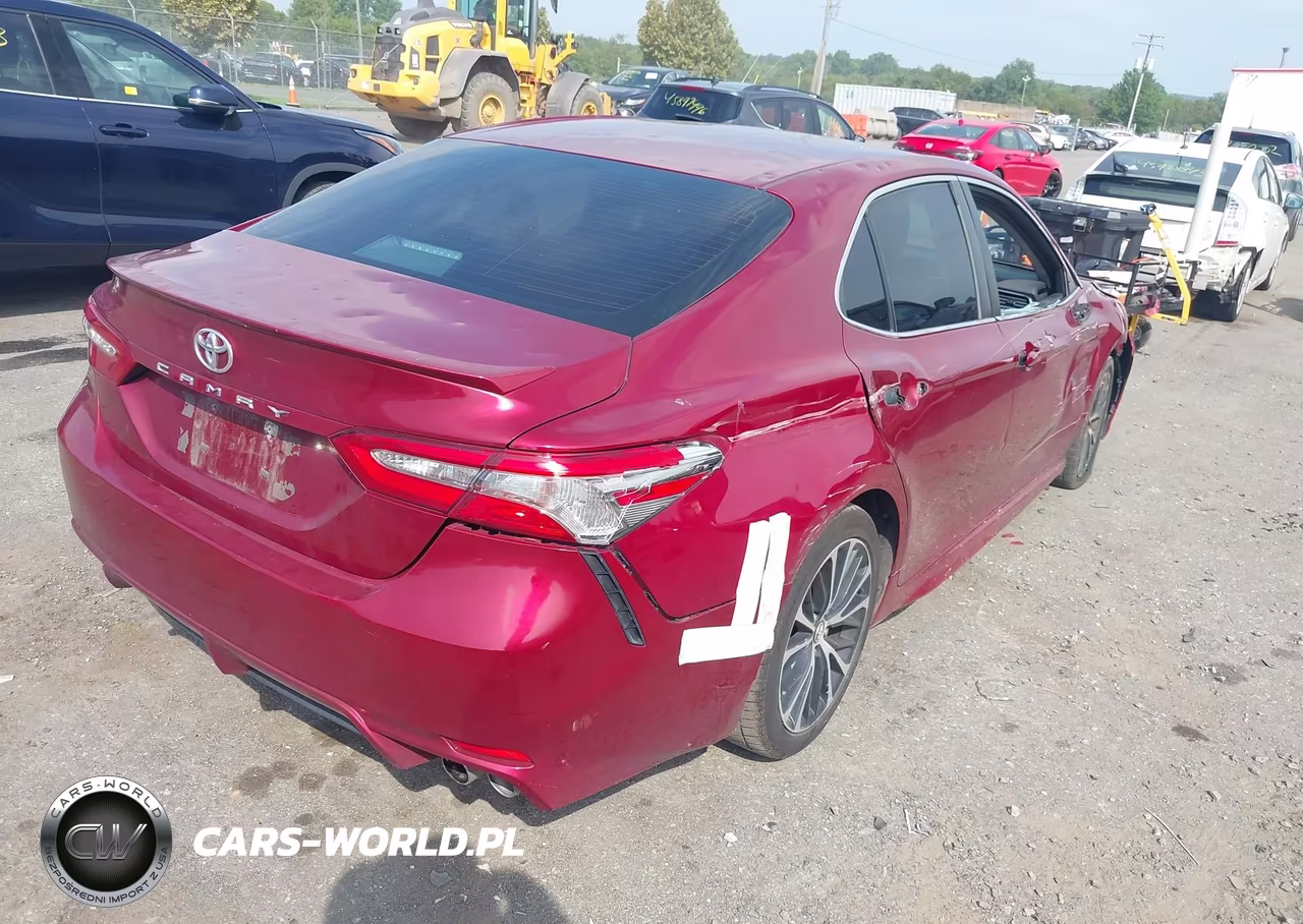 2018 Toyota Camry L VIN:4T1B11HK3JU620137 - 4