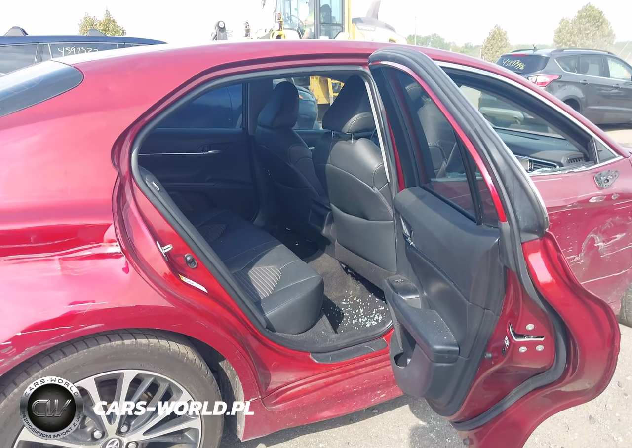 2018 Toyota Camry L VIN:4T1B11HK3JU620137 - 8