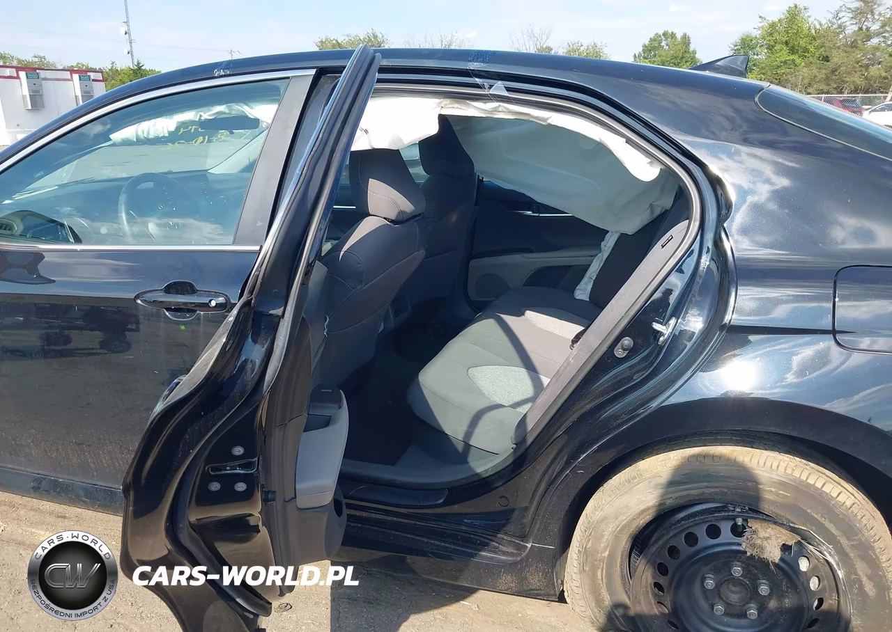 2024 Toyota Camry Hybrid Le VIN:4T1C31AK3RU626394 - 8