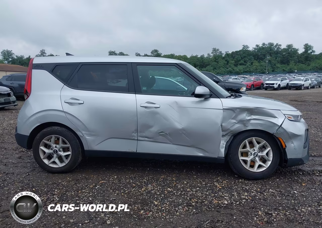 2021 Kia Soul S VIN:KNDJ23AU8M7749112 - 13
