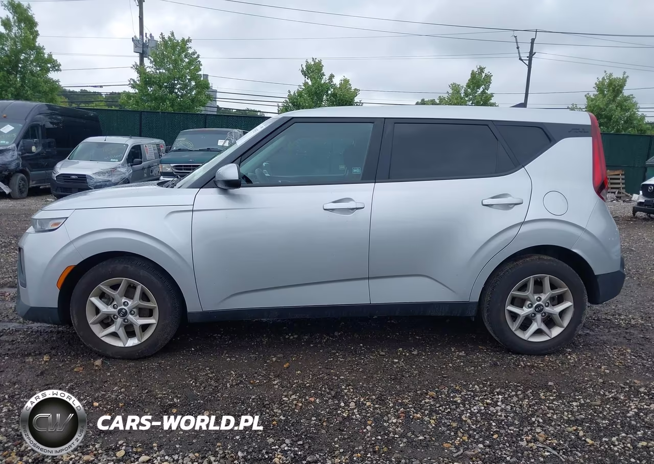 2021 Kia Soul S VIN:KNDJ23AU8M7749112 - 14