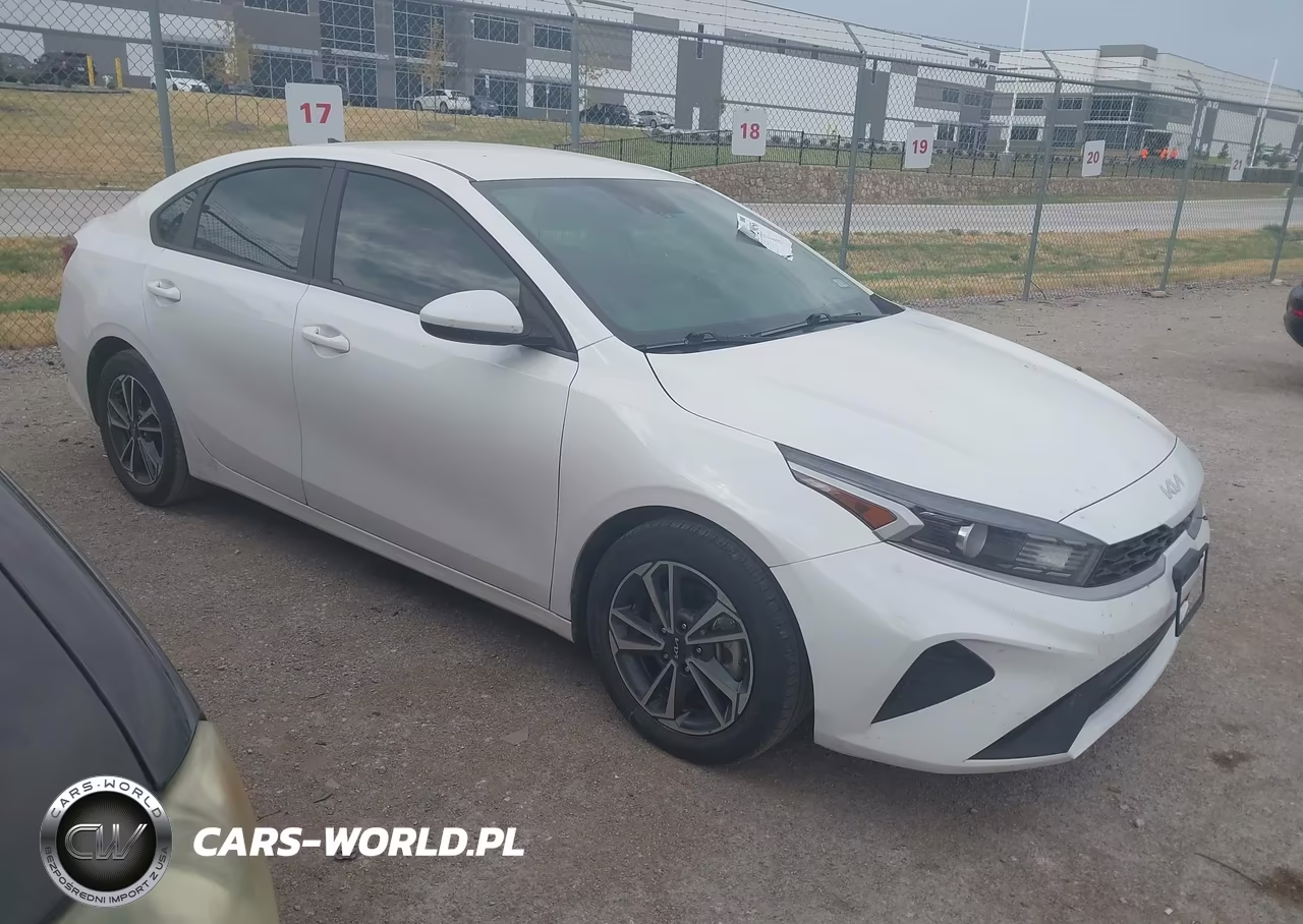 2024 Kia Forte Lxs – zdjęcie 1 z 16