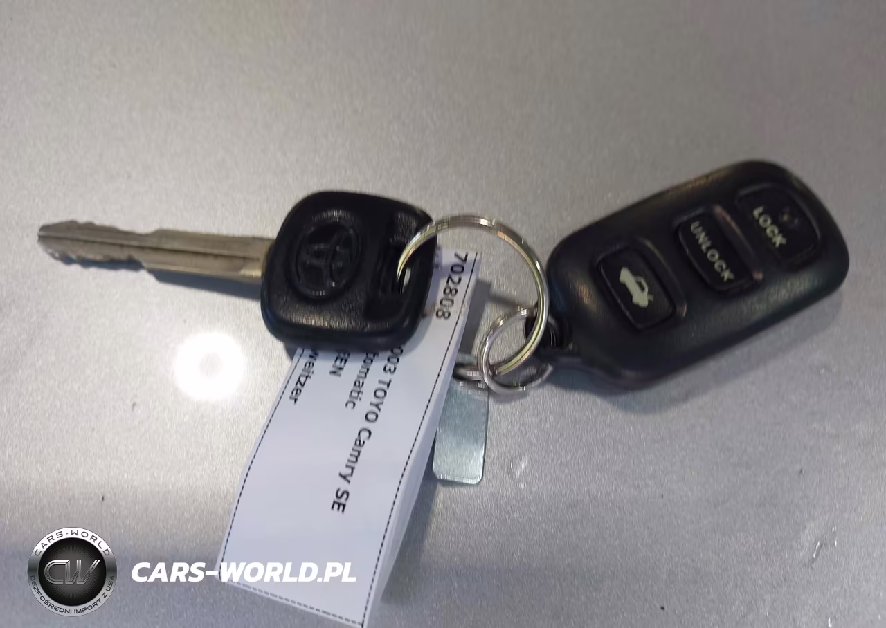 2003 Toyota Camry Le VIN:4T1BE32K83U656384 - 11