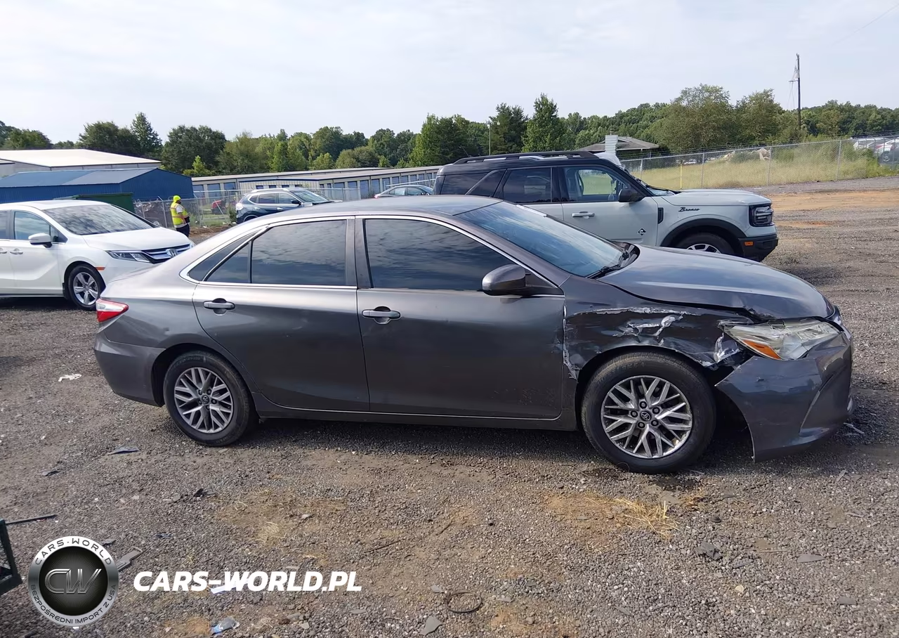 2016 Toyota Camry Le VIN:4T1BF1FK1GU209848 - 13