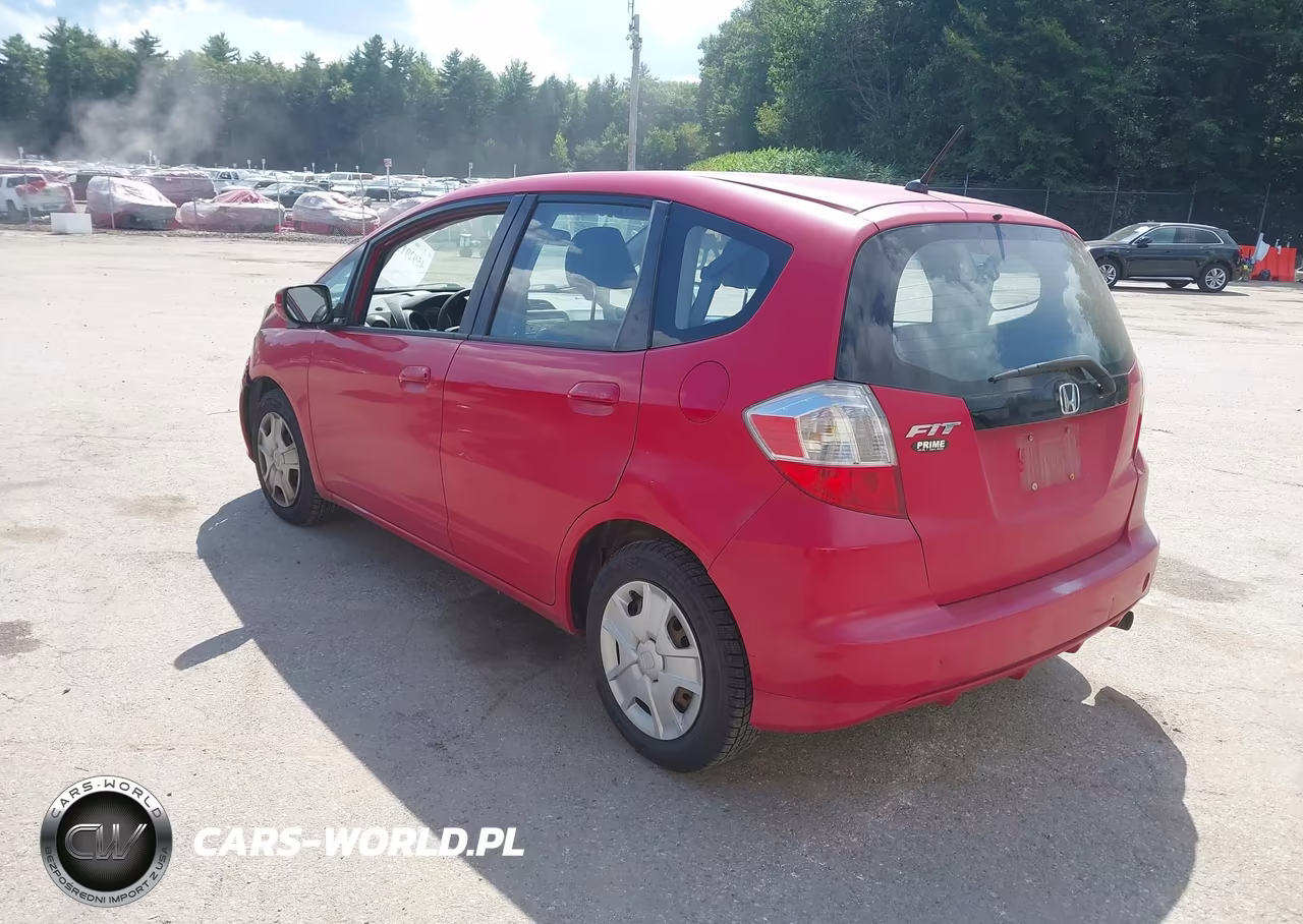 2013 Honda Fit VIN:JHMGE8H32DC011839 - 3