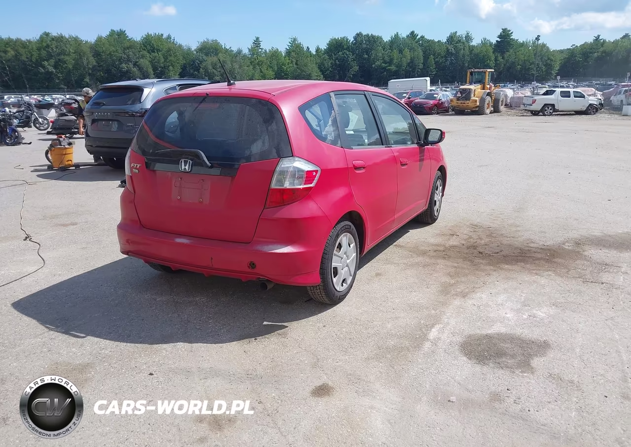 2013 Honda Fit VIN:JHMGE8H32DC011839 - 4