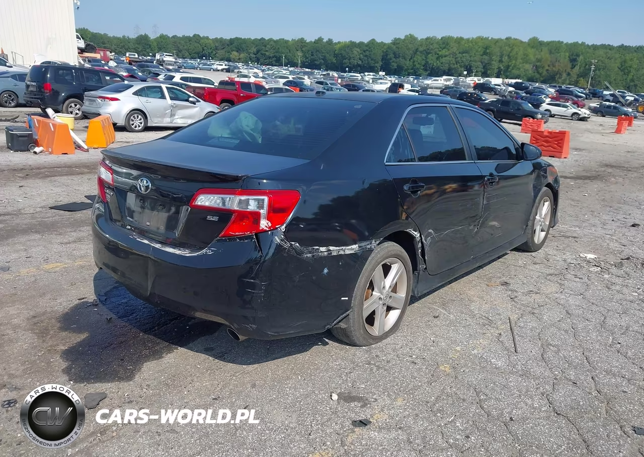 2014 Toyota Camry Se VIN:4T1BF1FK6EU744199 - 4