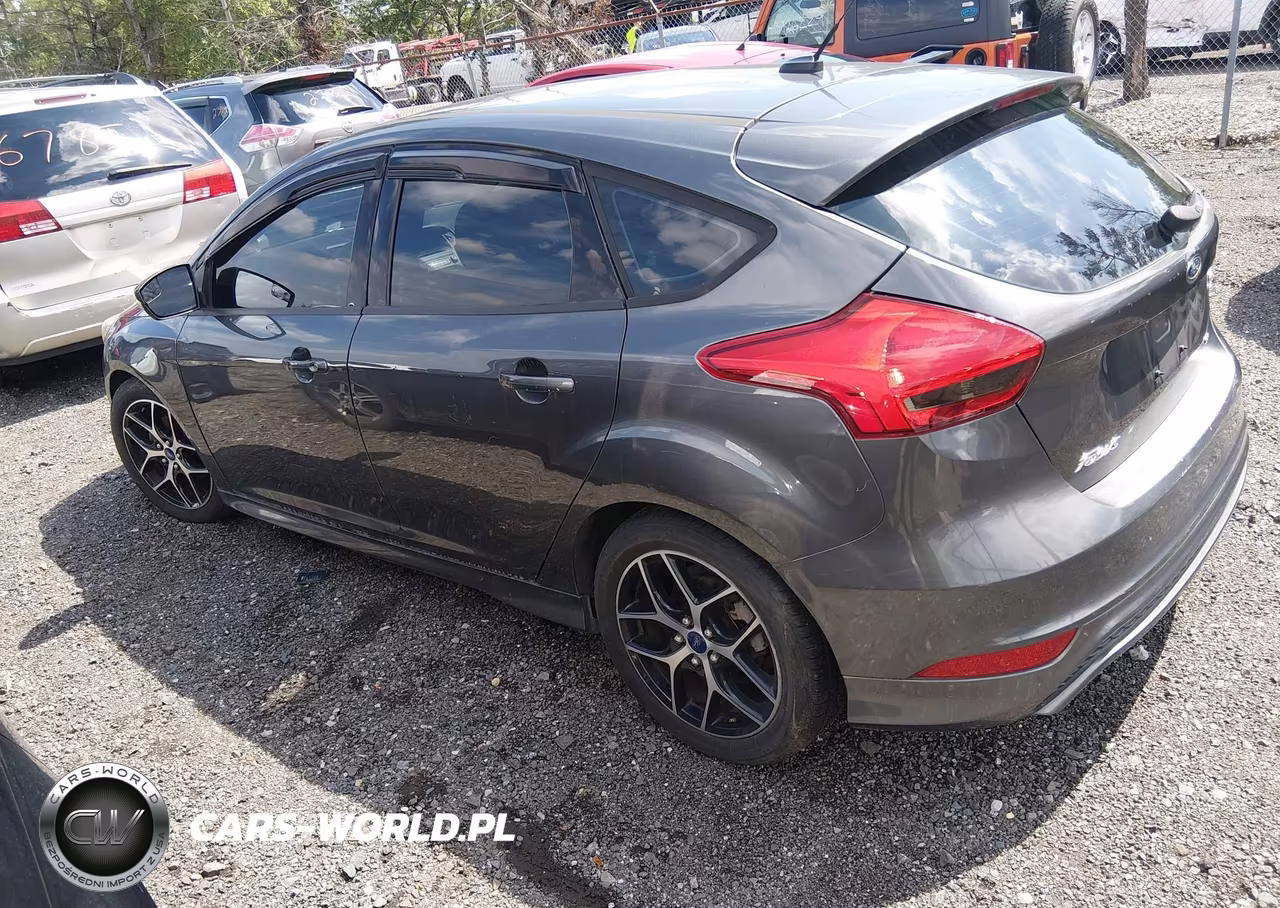 2015 Ford Focus Se VIN:1FADP3K2XFL212883 - 3