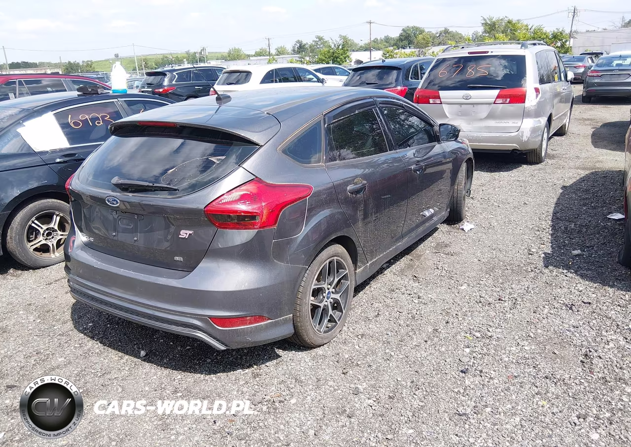 2015 Ford Focus Se VIN:1FADP3K2XFL212883 - 4