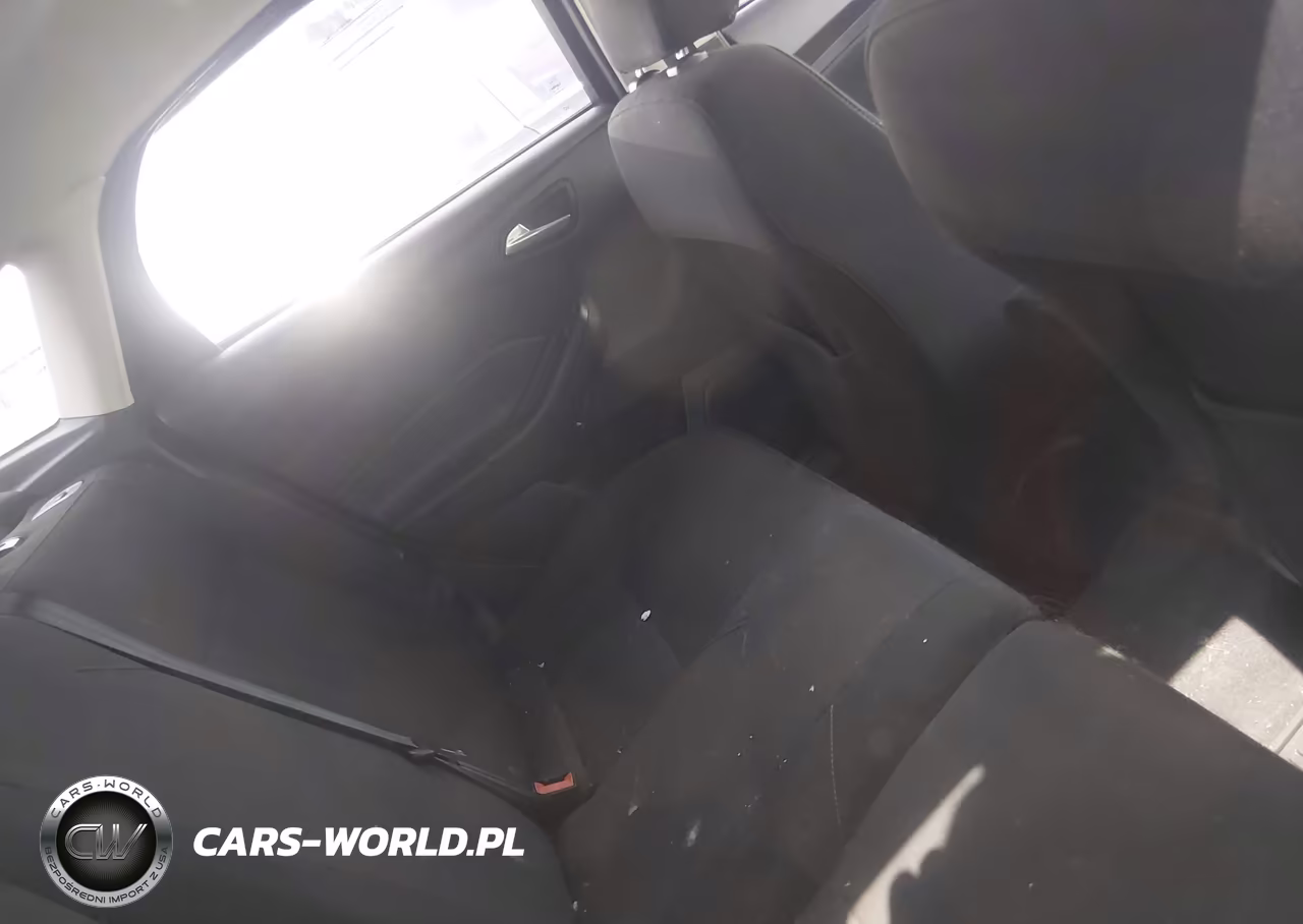 2015 Ford Focus Se VIN:1FADP3K2XFL212883 - 8