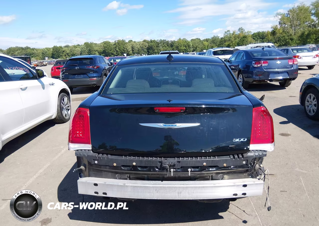 2021 Chrysler 300 Touring VIN:2C3CCAAG3MH654101 - 17