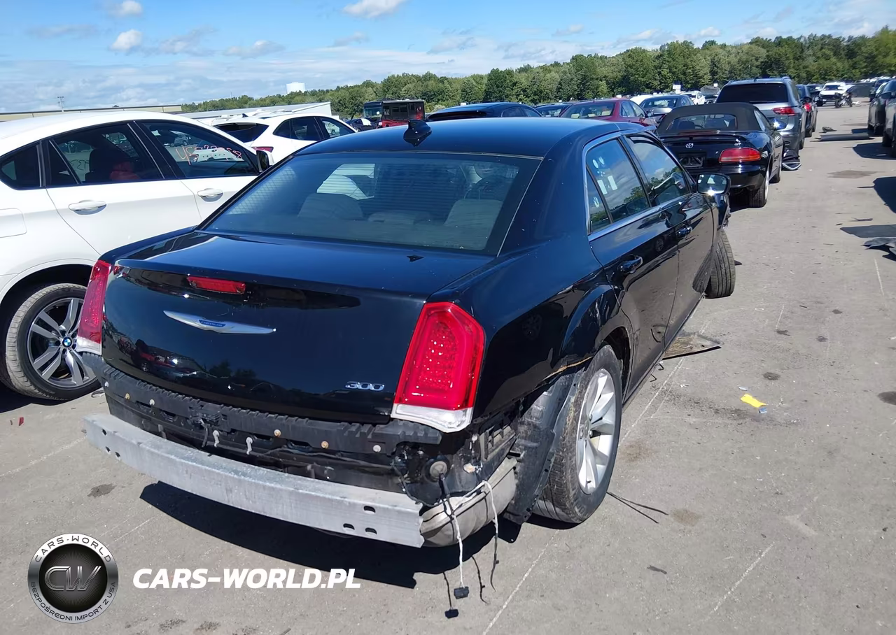 2021 Chrysler 300 Touring VIN:2C3CCAAG3MH654101 - 4