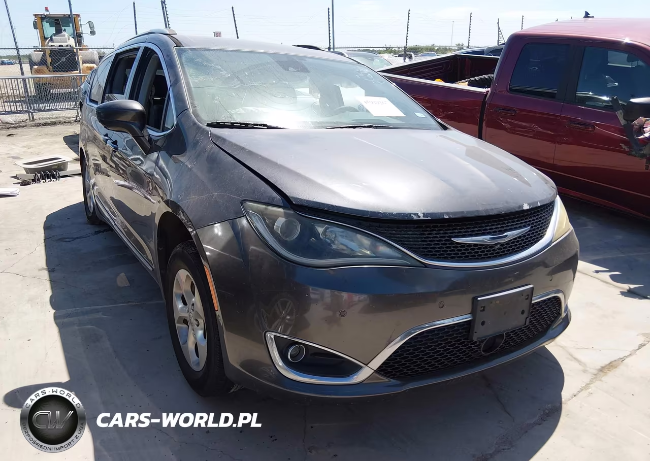 2017 Chrysler Pacifica Touring-L Plus