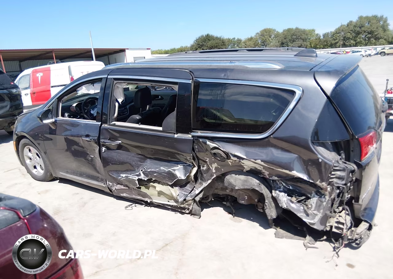 2017 Chrysler Pacifica Touring-L Plus VIN:2C4RC1EG9HR622575 - 15