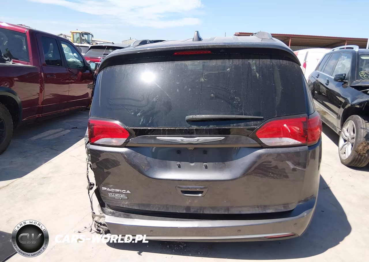 2017 Chrysler Pacifica Touring-L Plus VIN:2C4RC1EG9HR622575 - 17