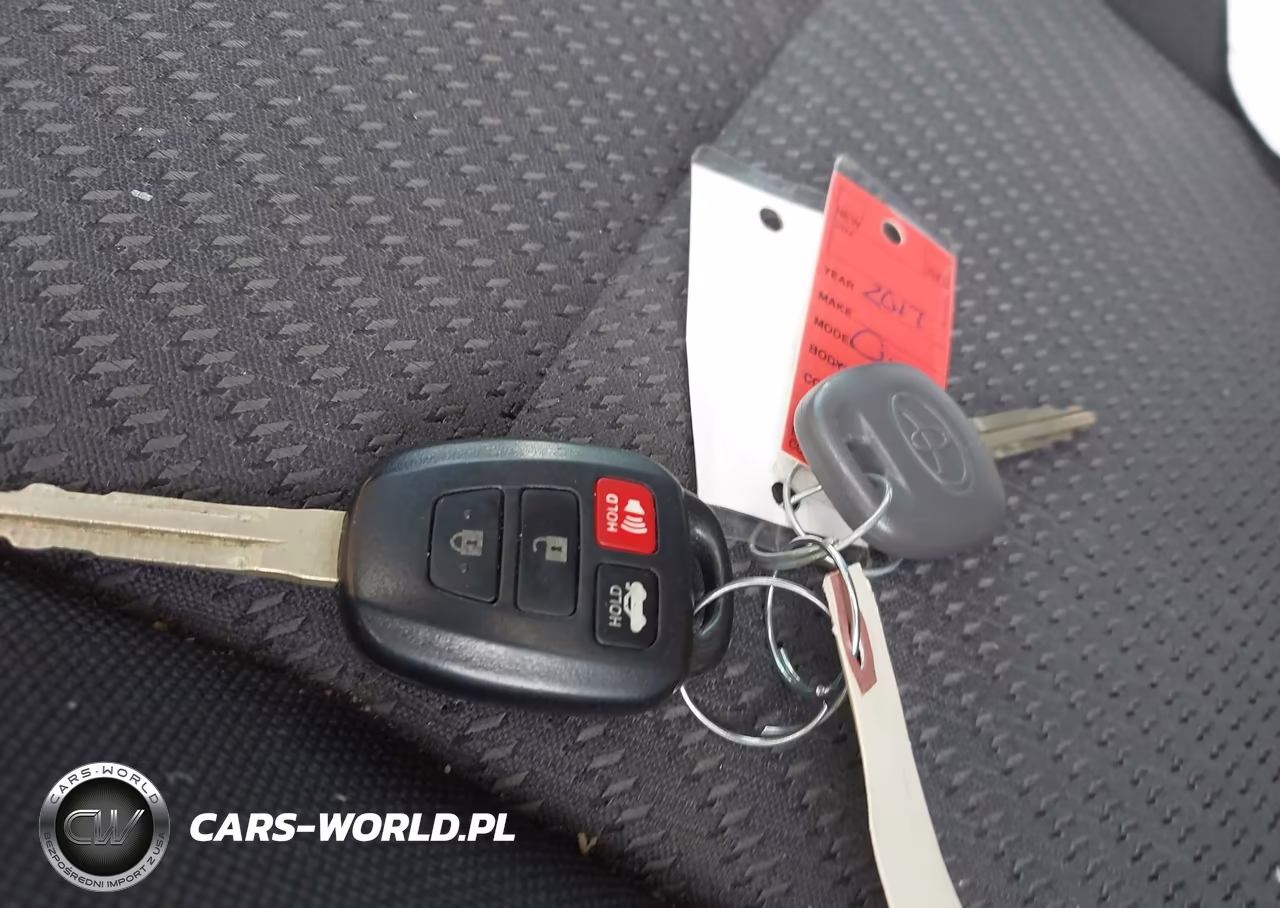 2017 Toyota Camry Le VIN:4T1BF1FK6HU723924 - 11